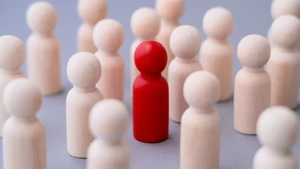 5 Ways to Fit in & Stand Out During the MBA Admissions Process