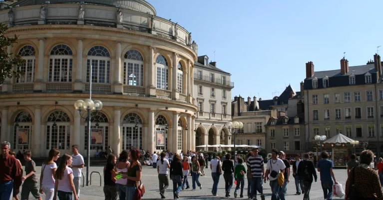 An International School of Management in France